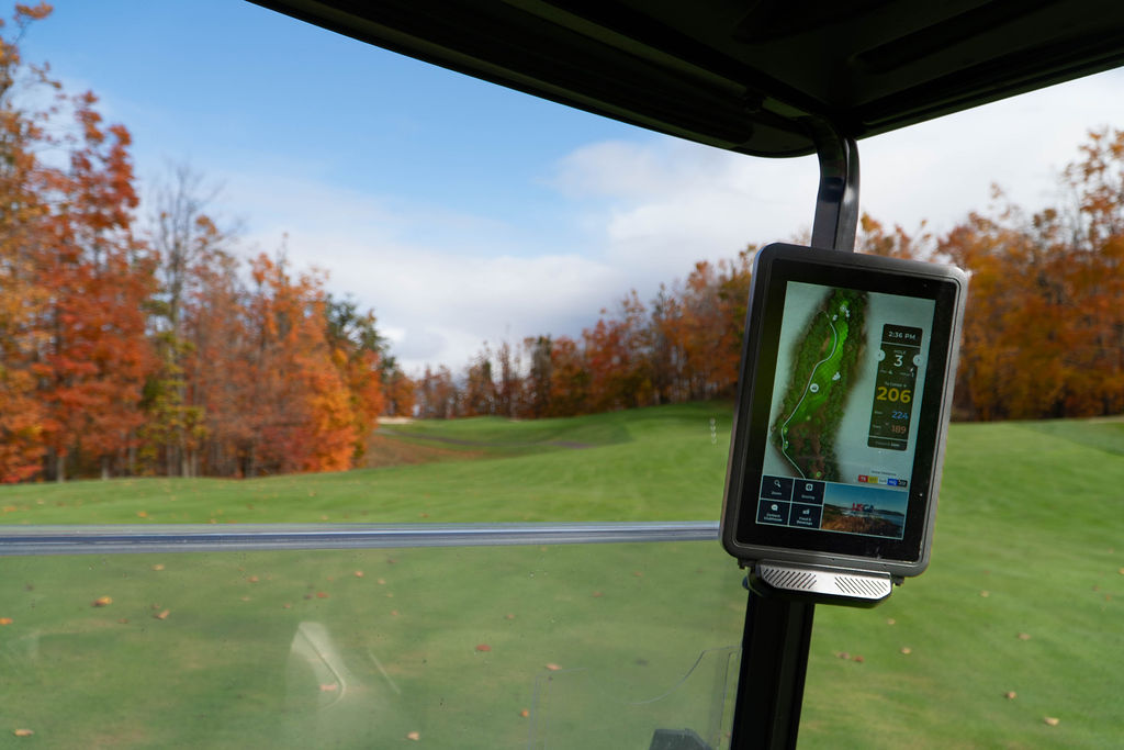 dooh golf course advertising